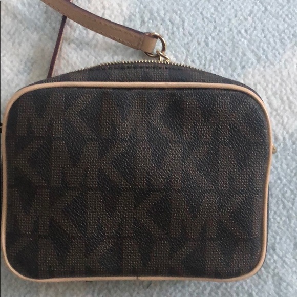 Michael Kors crossbody pouch - Picture 6 of 7